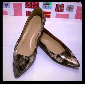 GentlyUsed J. Crew Camouflage Flats. Size: 7